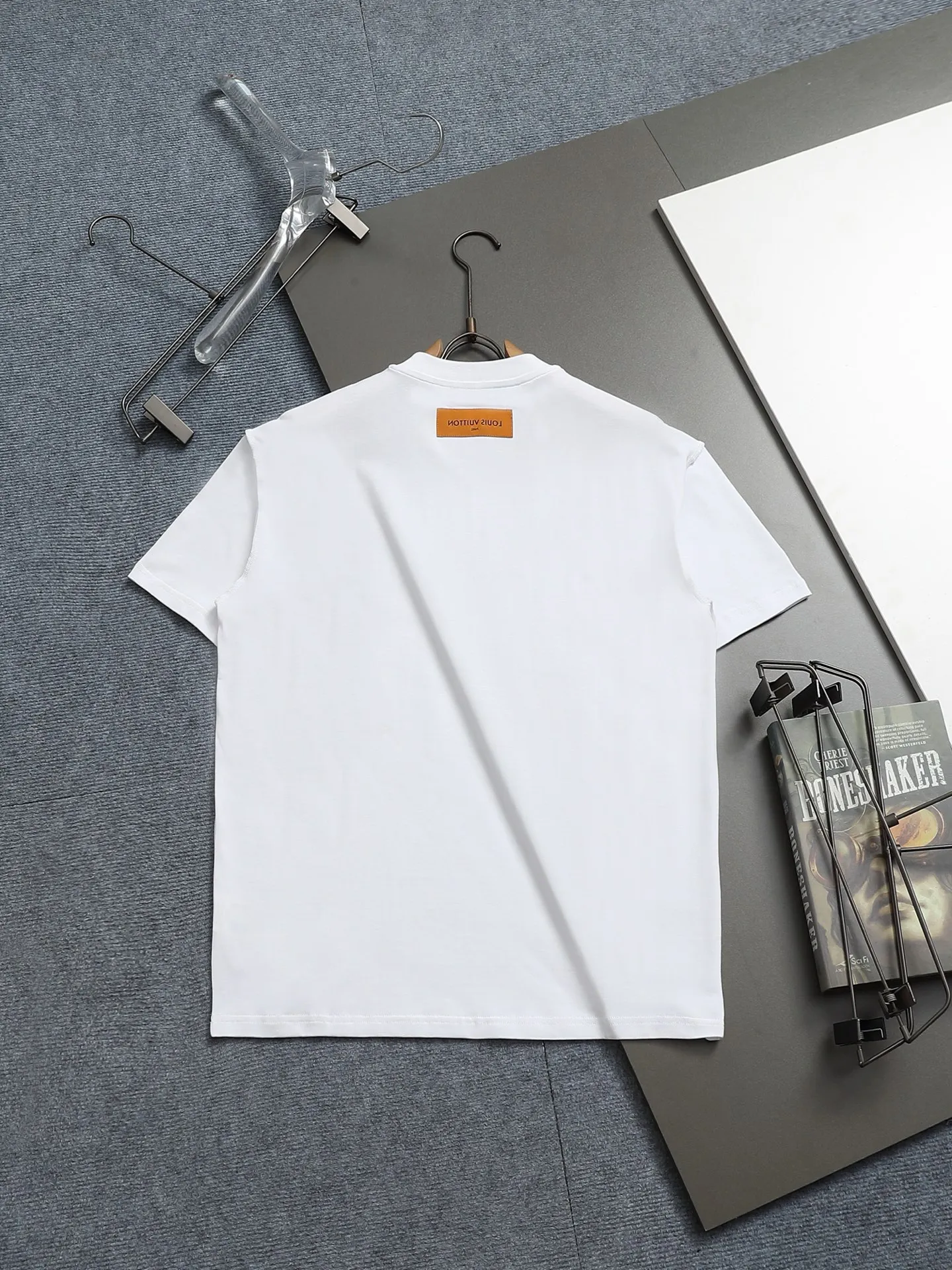 🅿️170 LV 25ss spring and summer printed short T series -1v Yayoi Kusama series pumpkin 🎃 pattern round neck short-sleeved T-shirt. Made of 32-count double yarn pure cotton 240g, washed at high temperature, will not shrink or fade. Comfortable to the touch, super texture❤️ Back-stitched cuff design, yellow back-mark embellishment, and a full set of accessories. A must-have for trendy men and trendy women, the classic drop-shoulder slightly wide version is available exclusively from stock!         ⚠️Only make high quality products, reject junk goods!  -Color: White Black -Size: XS S M L -Crowd: Unisex